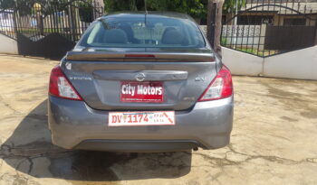 Nissan Versa full