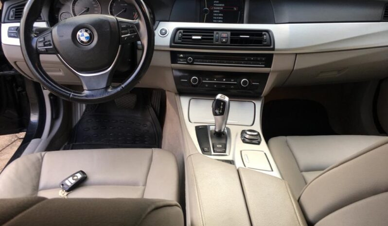 BMW 523i 2010 full