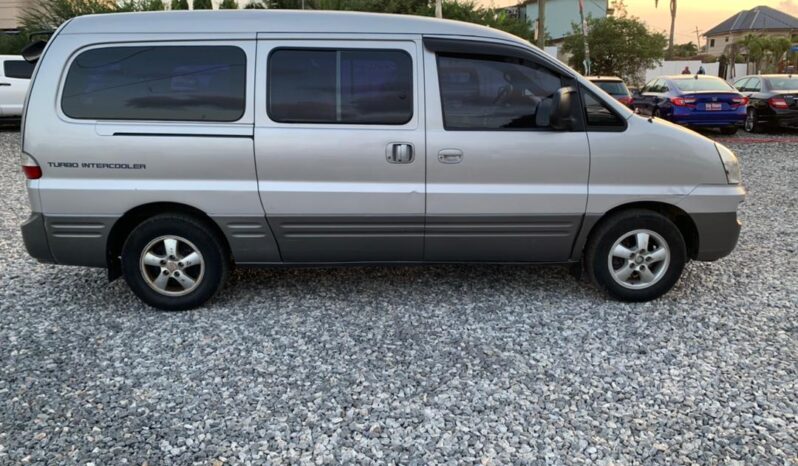 Hyundai H1 2010 full