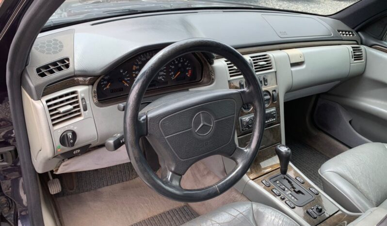 Mercedes Benz E230 Avantgarde  Antique full