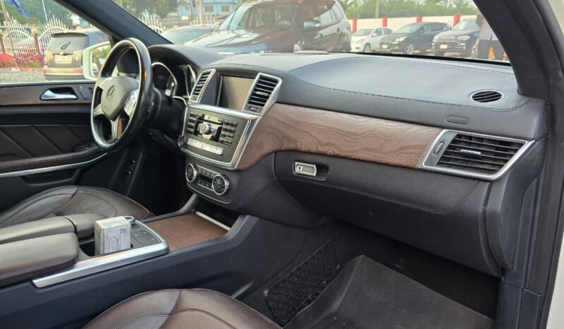 Mercedes Benz GL550 4 Matic full