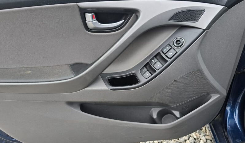 Hyundai Elantra full