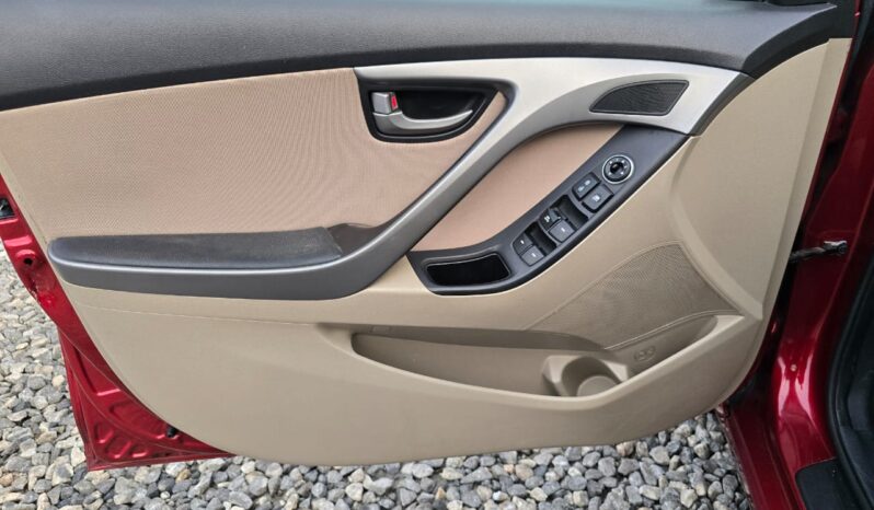 Hyundai Elantra full