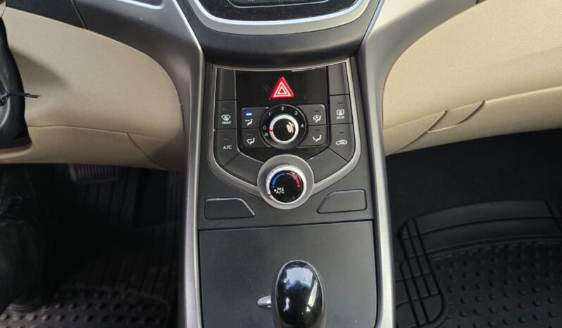 Hyundai Elantra full