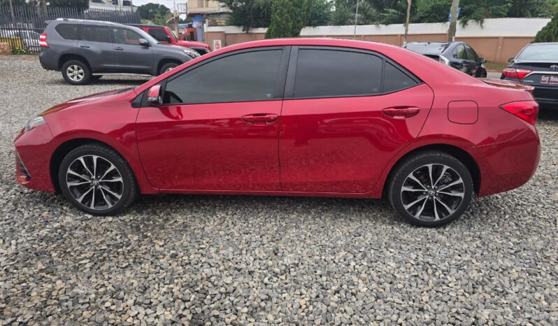 Toyota Corolla SE full