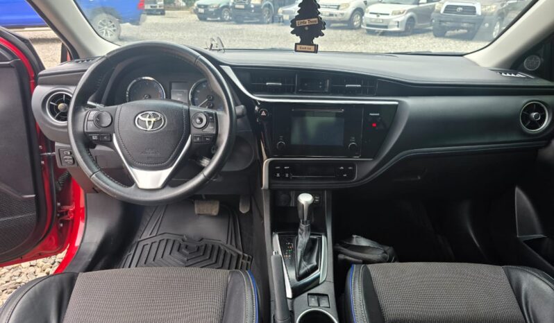 Toyota Corolla SE full