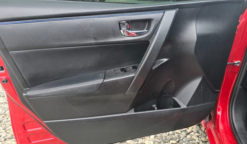 Toyota Corolla SE full