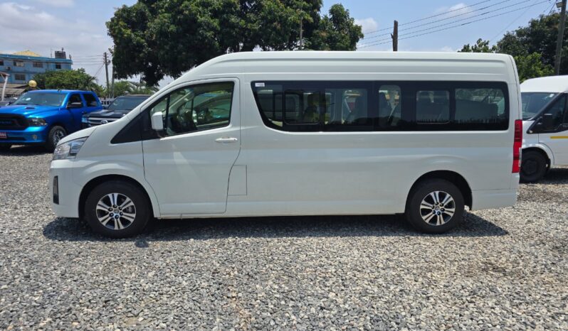 Toyota Hiace full