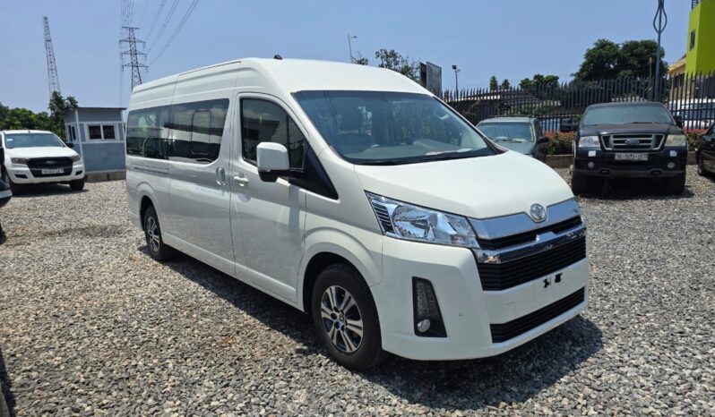 Toyota Hiace full