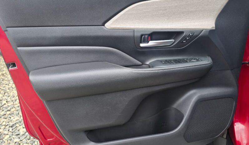 Toyota Grand Highlander sports full