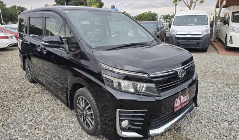 Toyota Voxy 2014 full