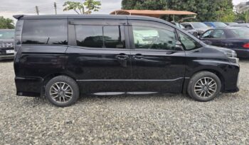 Toyota Voxy 2014 full