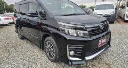 Toyota Voxy 2014