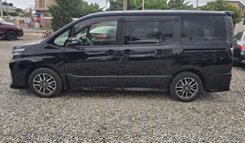 Toyota Voxy 2014 full