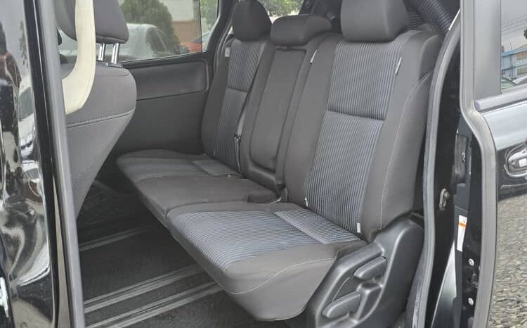 Toyota Voxy 2014 full