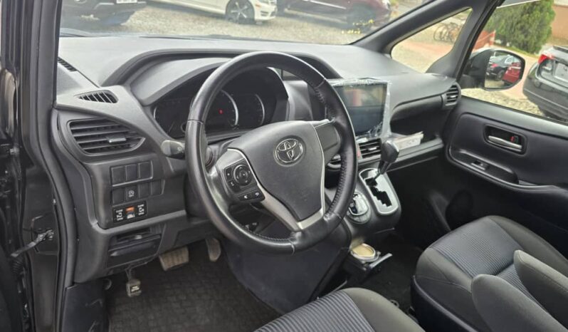 Toyota Voxy 2014 full