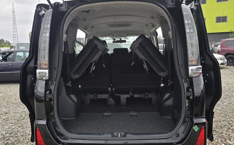 Toyota Voxy 2014 full