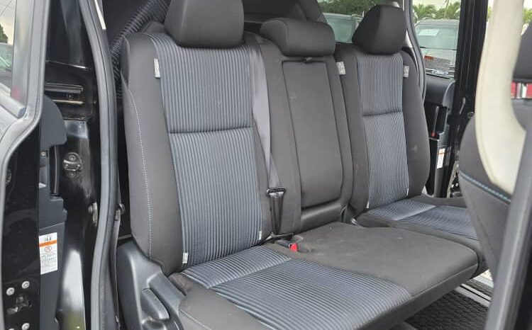 Toyota Voxy 2014 full