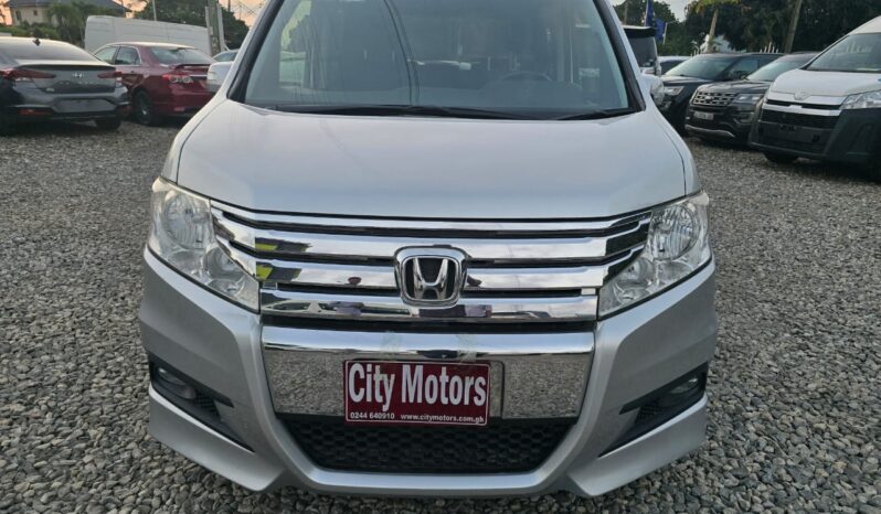 Toyota Voxy 2012 full
