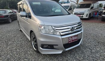 Toyota Voxy 2012 full