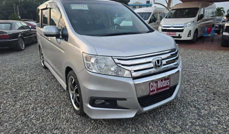 Toyota Voxy 2012 full