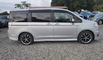 Toyota Voxy 2012 full