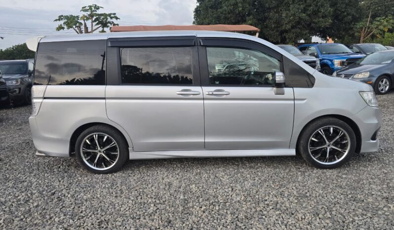 Toyota Voxy 2012 full