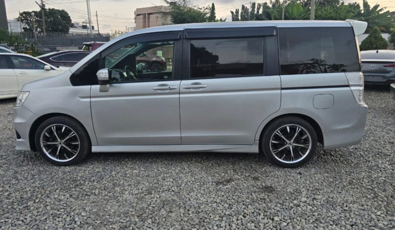 Toyota Voxy 2012 full