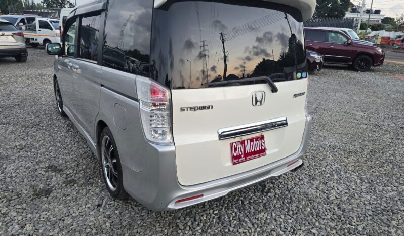 Toyota Voxy 2012 full