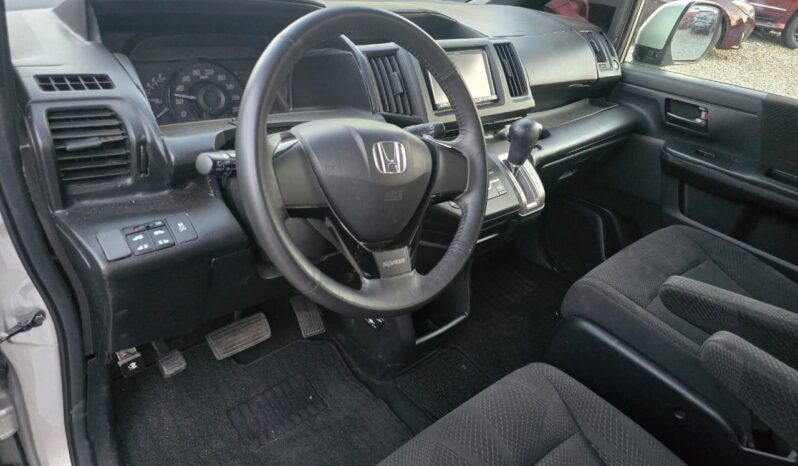 Toyota Voxy 2012 full