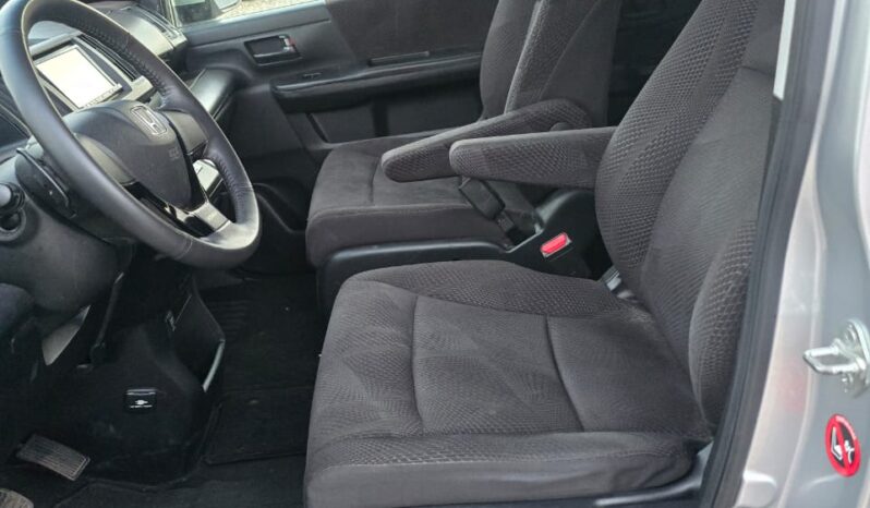 Toyota Voxy 2012 full