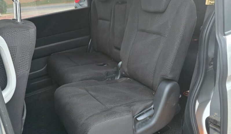 Toyota Voxy 2012 full