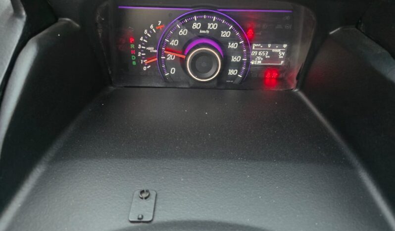 Toyota Voxy 2012 full