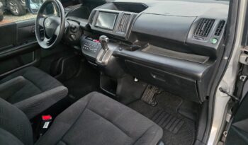 Toyota Voxy 2012 full