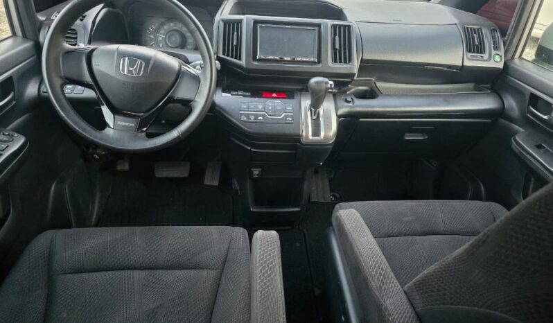 Toyota Voxy 2012 full