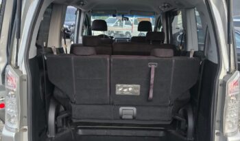 Toyota Voxy 2012 full